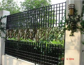 欧美小镇围栏图片欣赏,围栏映衬下的温馨画卷